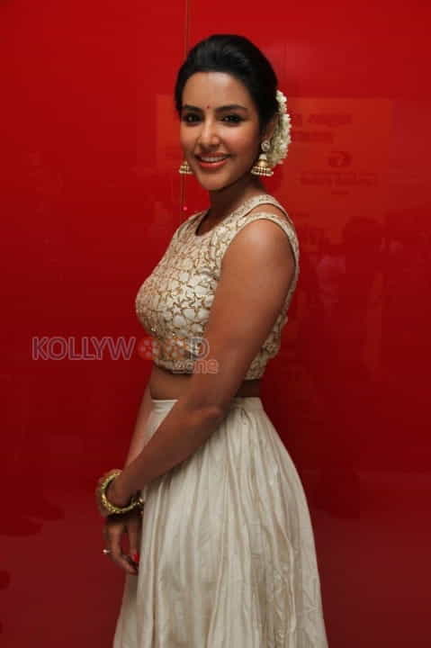 Priya Anand At Oru Oorla Rendu Raja Audio Launch Photos