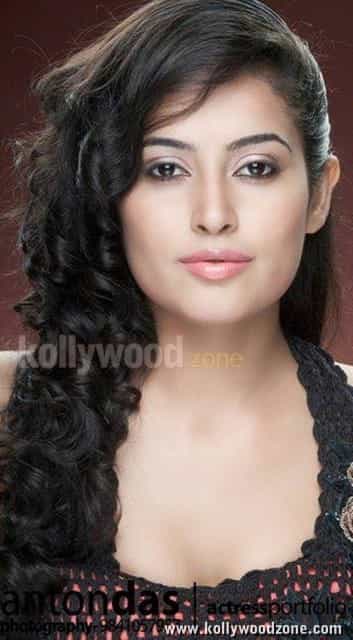 Sexy Actress Disha Pandey Photos