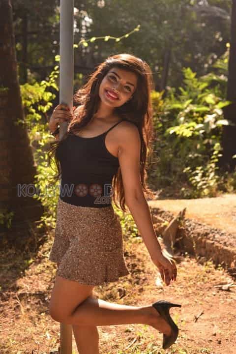 Sexy And Beautiful Ashna Zaveri Photoshoot Pictures