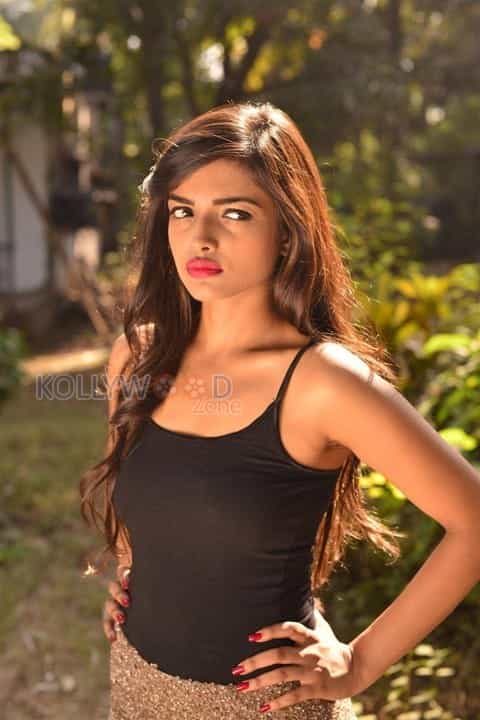 Sexy And Beautiful Ashna Zaveri Photoshoot Pictures