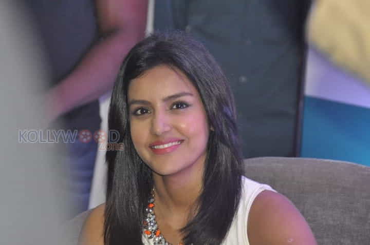 Sexy Priya Anand At Pantaloons Store Launch Photos