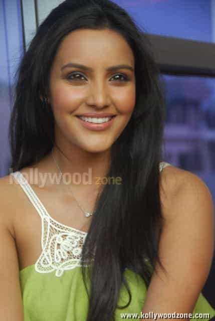 Sexy Priya Anand Latest Pictures