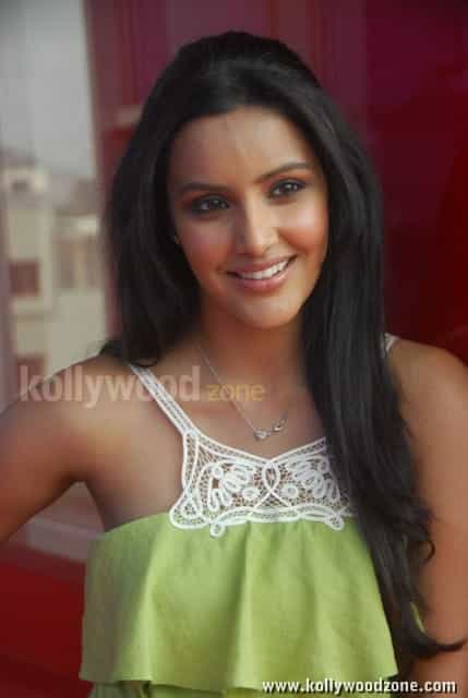 Sexy Priya Anand Latest Pictures