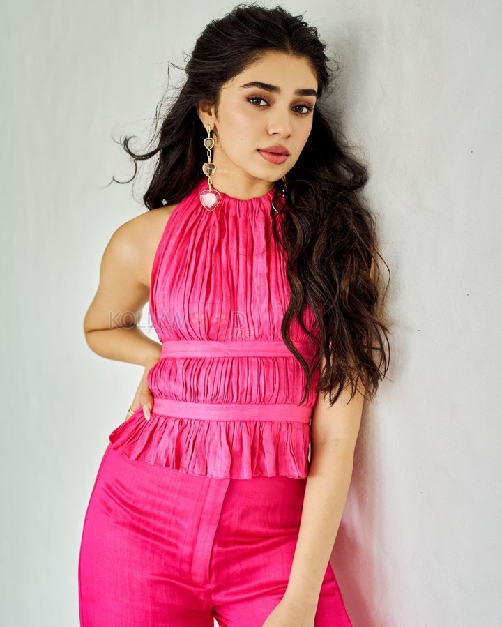 Stunning Krithi Shetty in a Pink Dress Photos 01