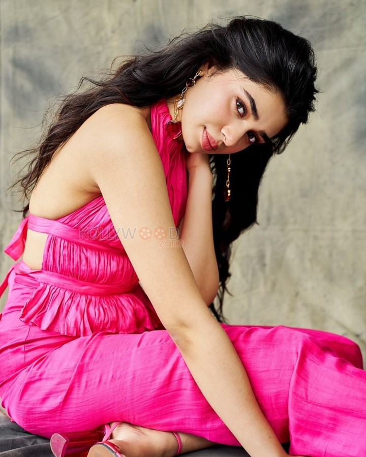 Stunning Krithi Shetty in a Pink Dress Photos 05