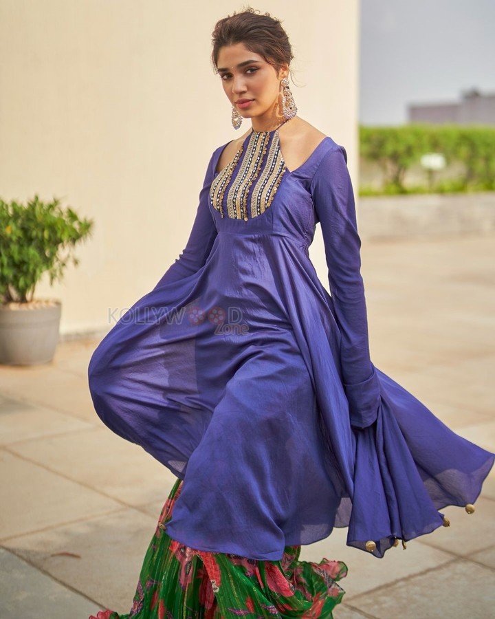 Stunning Krithi Shetty in a Royal Blue Kurti Photos 02