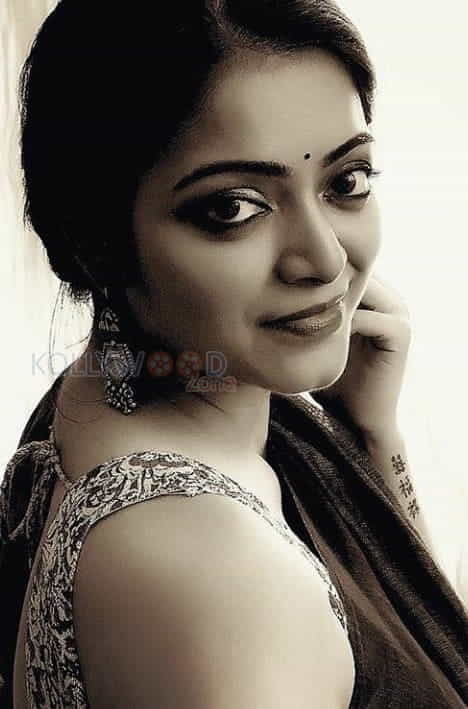 Tamil Actress Janani Iyer Monochrome Photos