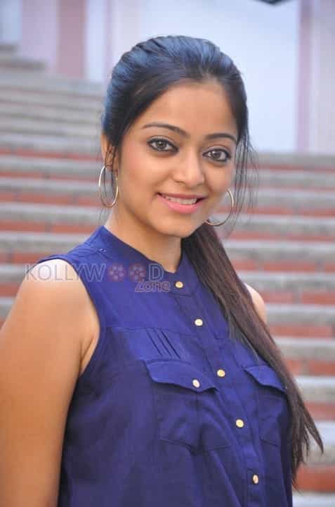 Tamil Actress Janani Iyer Pictures