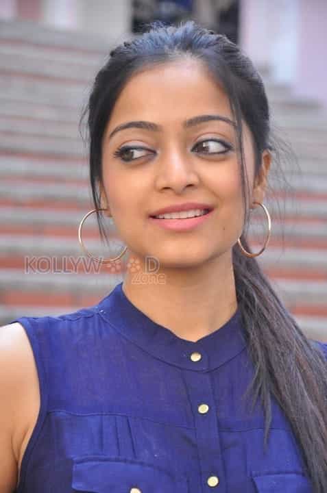 Tamil Actress Janani Iyer Pictures