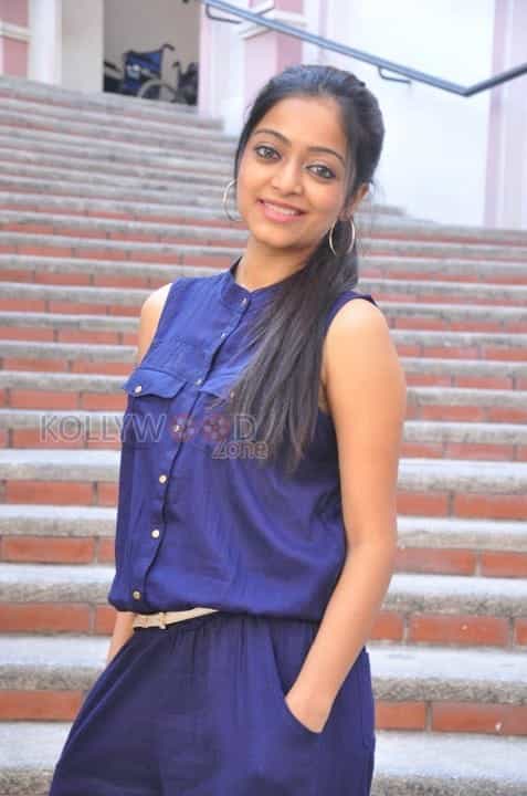 Tamil Actress Janani Iyer Pictures