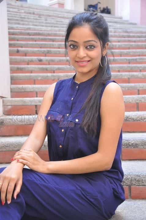 Tamil Actress Janani Iyer Pictures