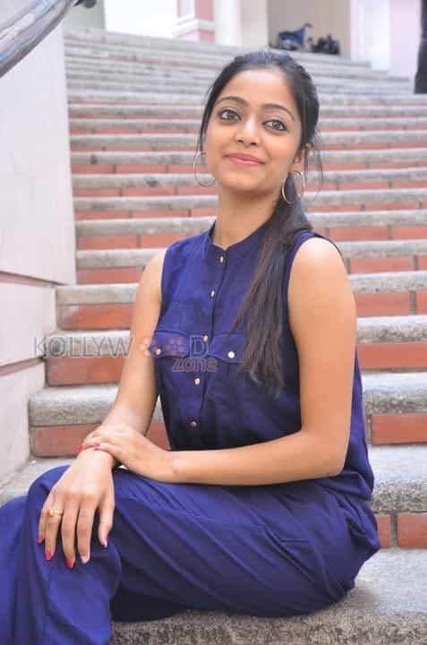 Tamil Actress Janani Iyer Pictures