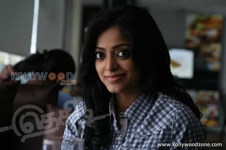 Thegidi Movie Heroine Janani Iyer Photos