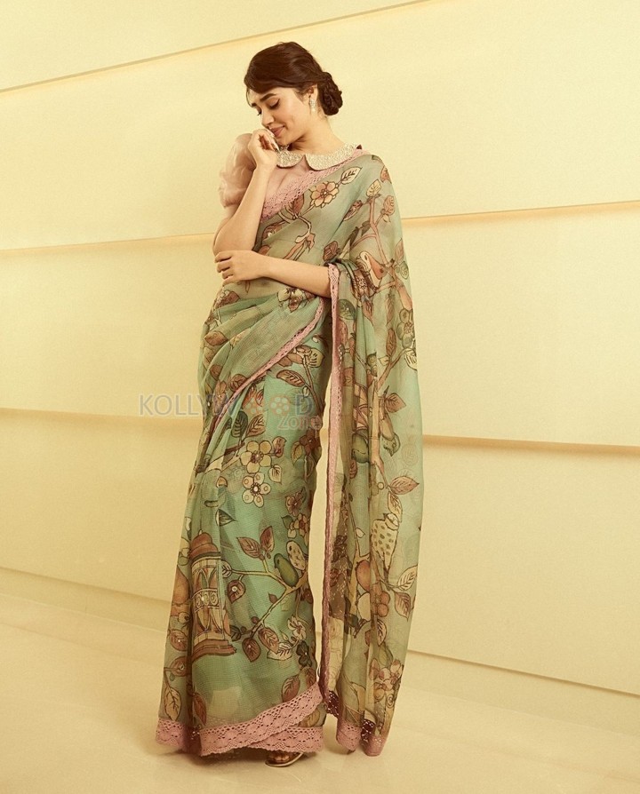 Vintage Beauty Krithi Shetty in a Floral Saree Photos 05