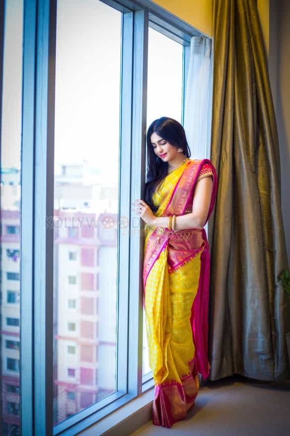 Actress Adah Sharma Saree Photoshoot Pictures