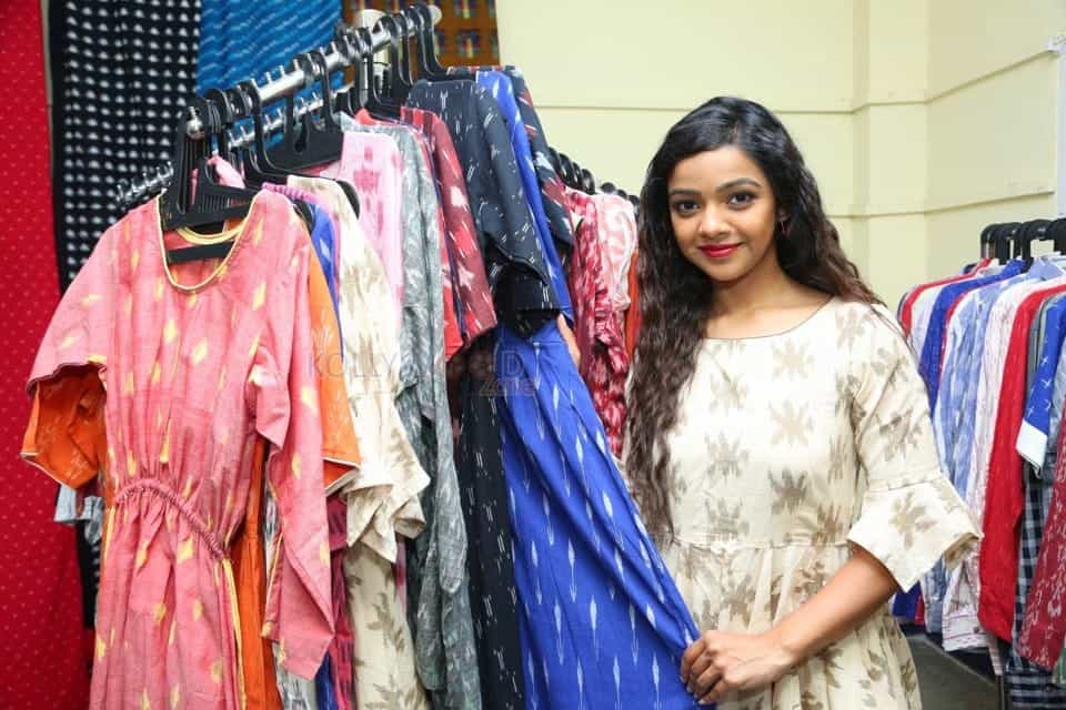 Actress Nitya Shetty At Ikat Art Mela In Secundrabad Photos