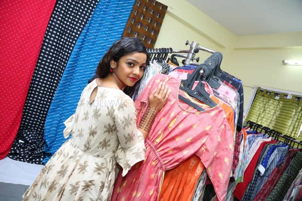 Actress Nitya Shetty At Ikat Art Mela In Secundrabad Photos