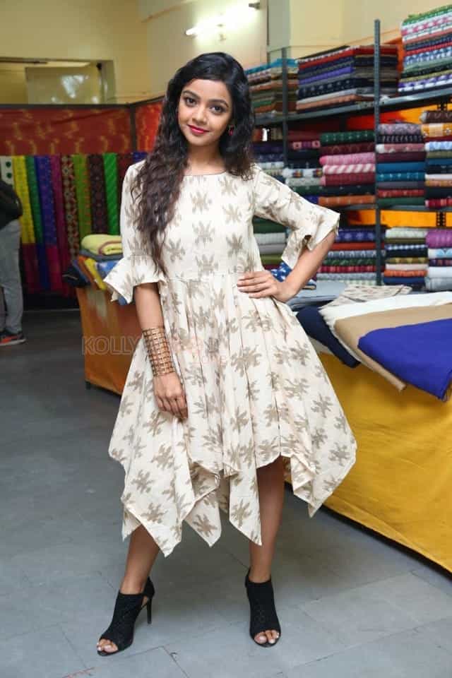 Actress Nitya Shetty At Ikat Art Mela In Secundrabad Photos