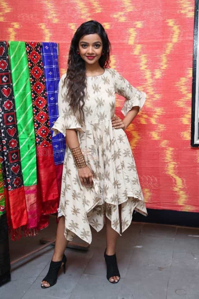 Actress Nitya Shetty At Ikat Art Mela In Secundrabad Photos