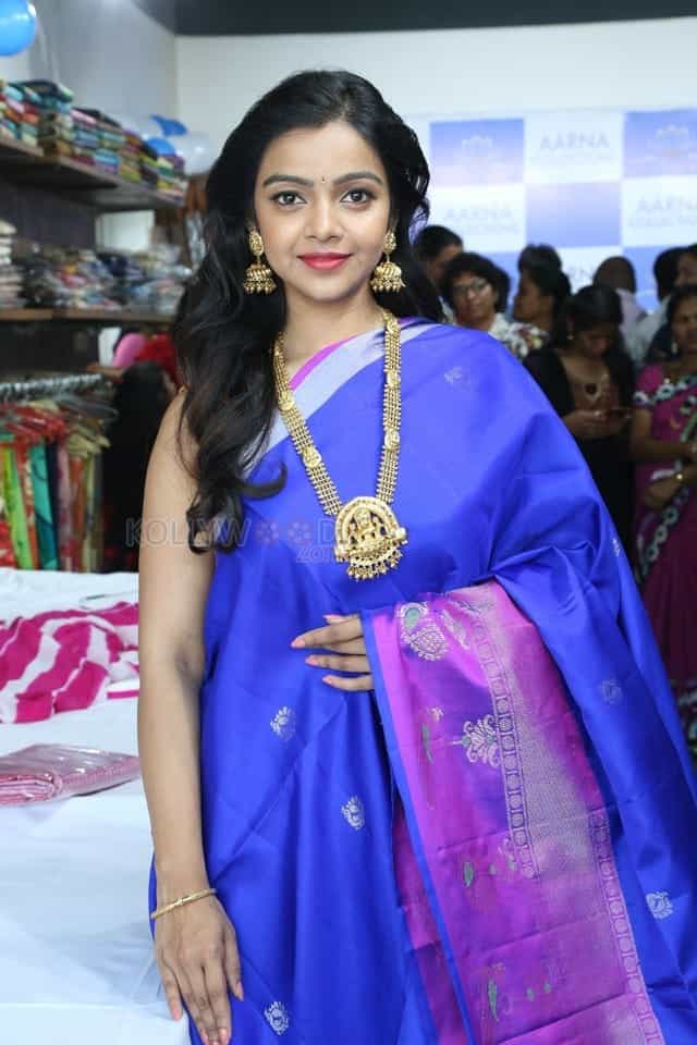 Actress Nitya Shetty Inaugurating Aarna Collections At Sanikpuri Photos