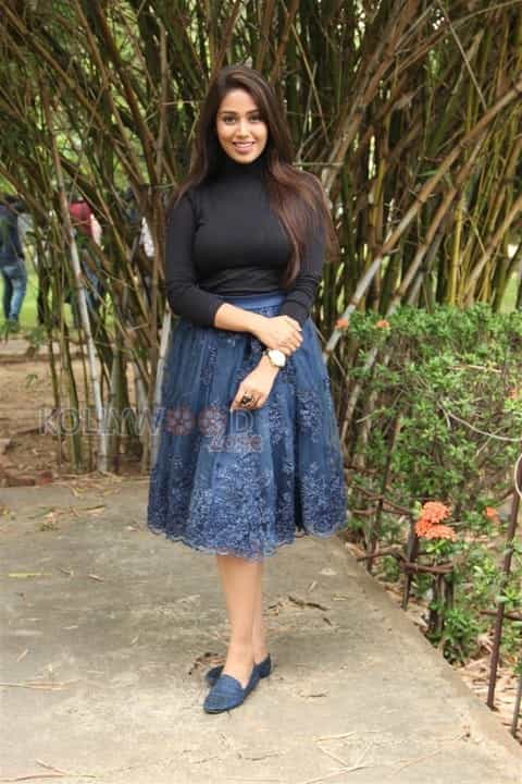 Actress Nivetha Pethuraj Photos