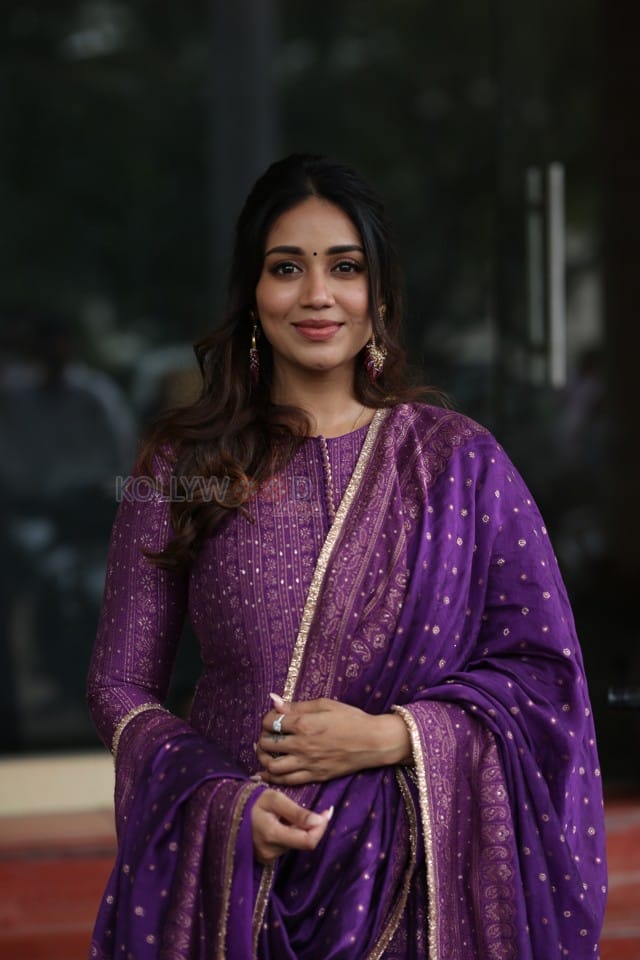 Actress Nivetha Pethuraj at Paruvu Web Series Press Meet Photos 01