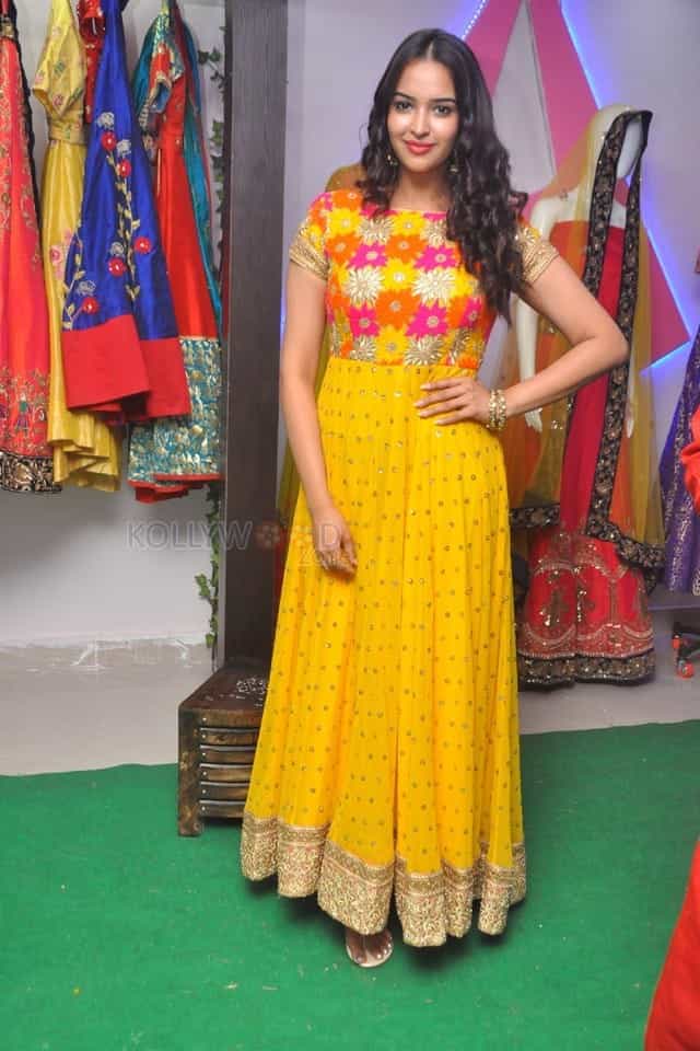 Actress Poojitha Ponnada Photo Shoot Stills