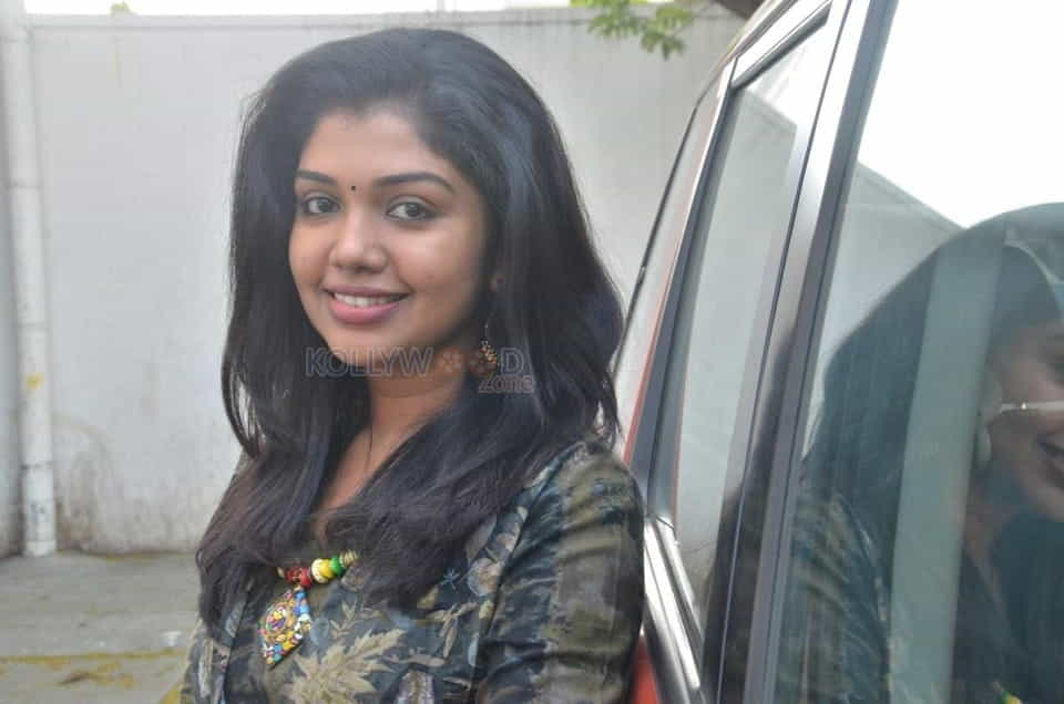 Actress Riythvika At Onnaigal Jaakiradhai Movie Press Meet Stills