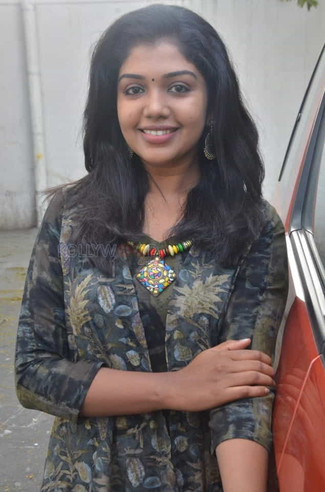 Actress Riythvika At Onnaigal Jaakiradhai Movie Press Meet Stills