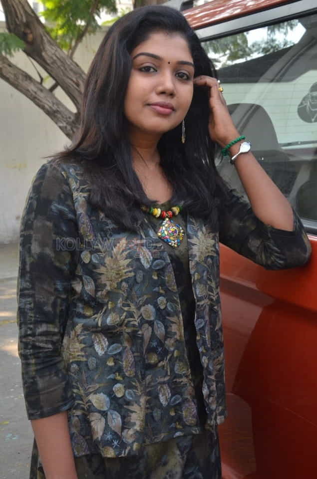 Actress Riythvika At Onnaigal Jaakiradhai Movie Press Meet Stills