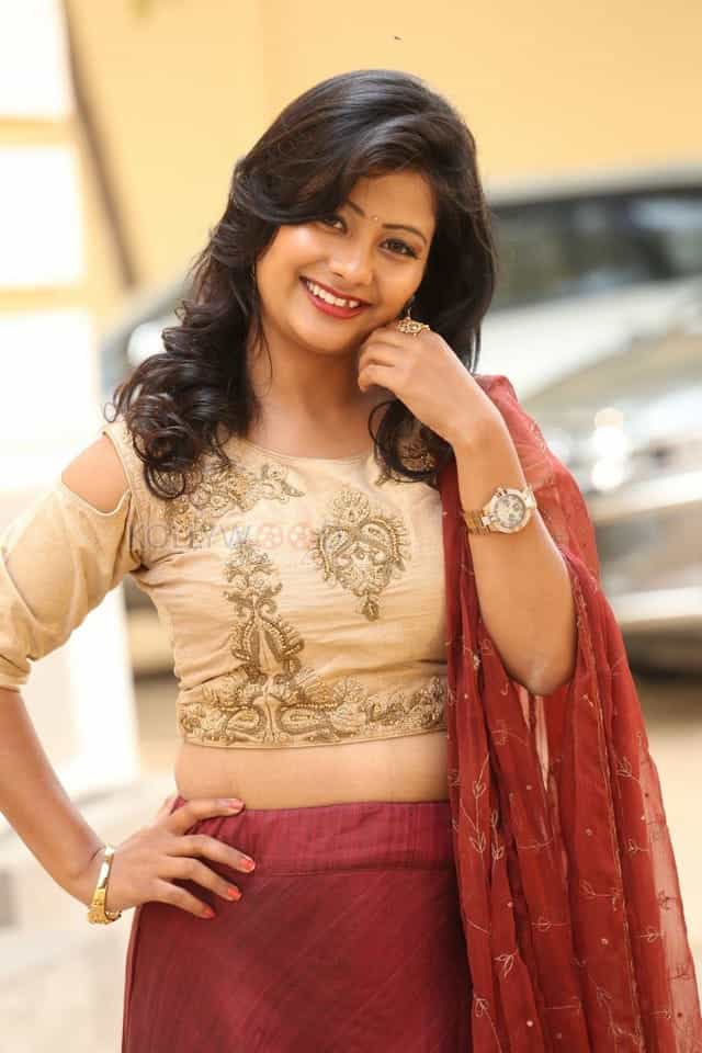 Actress Shubhangi Pant At Itlu Anjali First Look Launch Photos