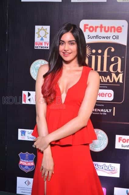 Adah Sharma Cleavage Show At Iifa Awards Photos