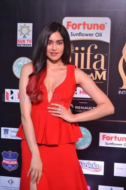 Adah Sharma Cleavage Show At Iifa Awards Photos