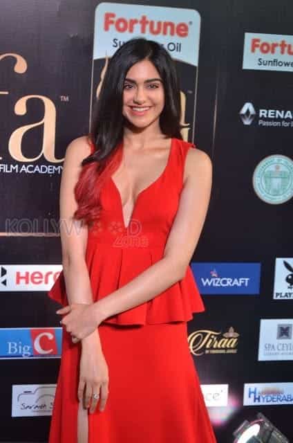 Adah Sharma Cleavage Show At Iifa Awards Photos