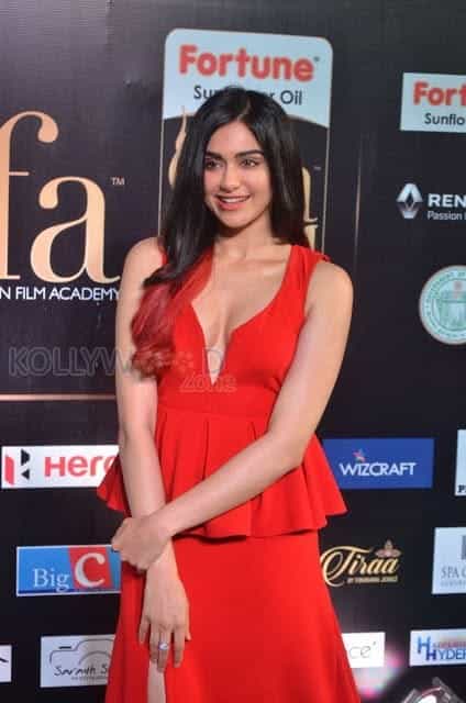 Adah Sharma Cleavage Show At Iifa Awards Photos