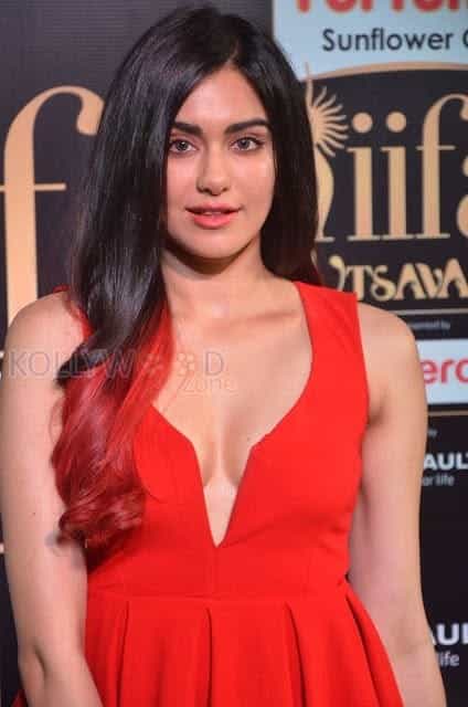 Adah Sharma Cleavage Show At Iifa Awards Photos