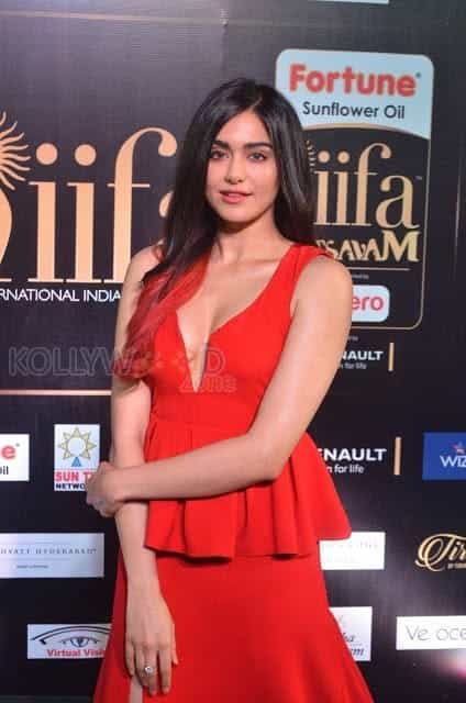 Adah Sharma Cleavage Show At Iifa Awards Photos