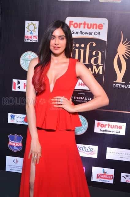 Adah Sharma Cleavage Show At Iifa Awards Photos