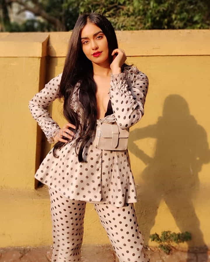 Adah Sharma Does A Zeenat Aman For Filmfare Glam And Style Awards Stills