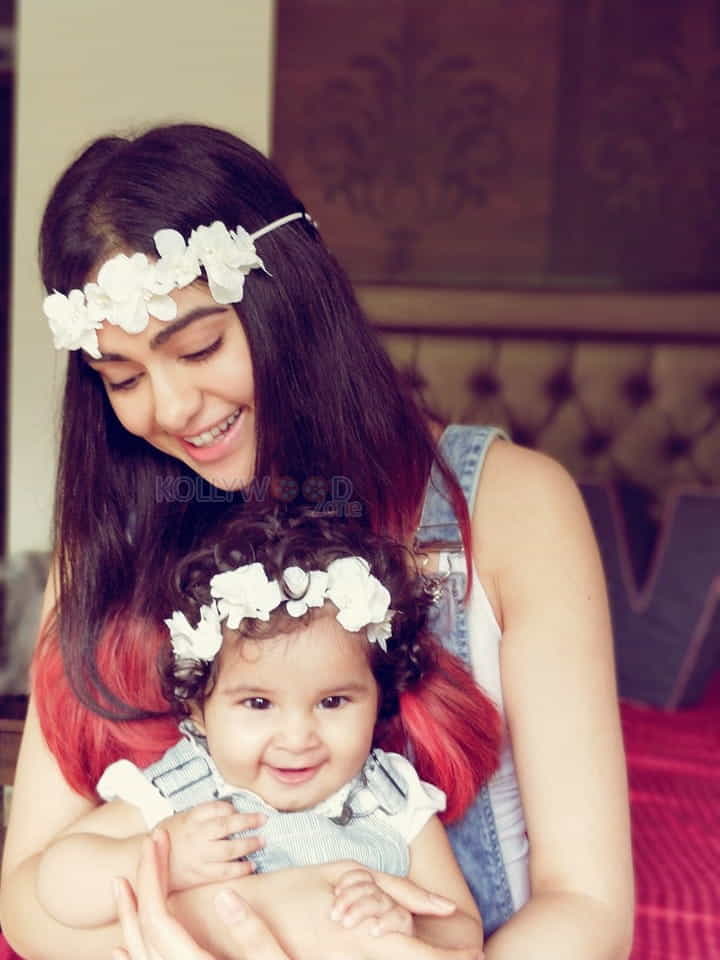 Adah Sharma Setting Twinning Goals With Her Niece Photos