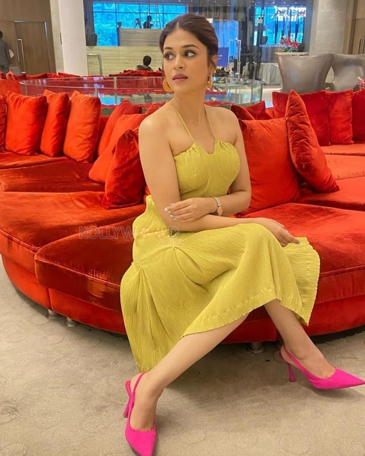 Adorable Shraddha Das in a Strappy Halterneck Yellow Dress Pictures 01