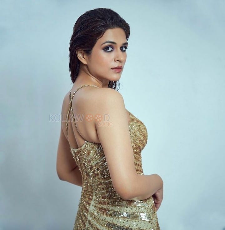 Arrdham Actress Shraddha Das in a Silver Lehenga with Sleeveless Blouse Pictures 01