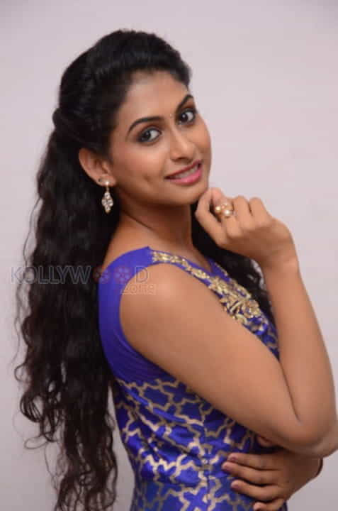 Beautiful Actress Nithya Naresh Photoshoot Stills