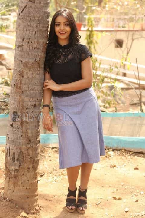 Beautiful Actress Nithya Shetty Photoshoot Pictures