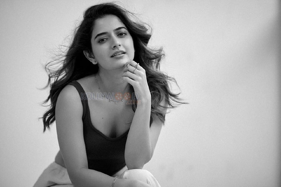 Beautiful Ashika Ranganath in a Crop Top Black and White Pictures 04