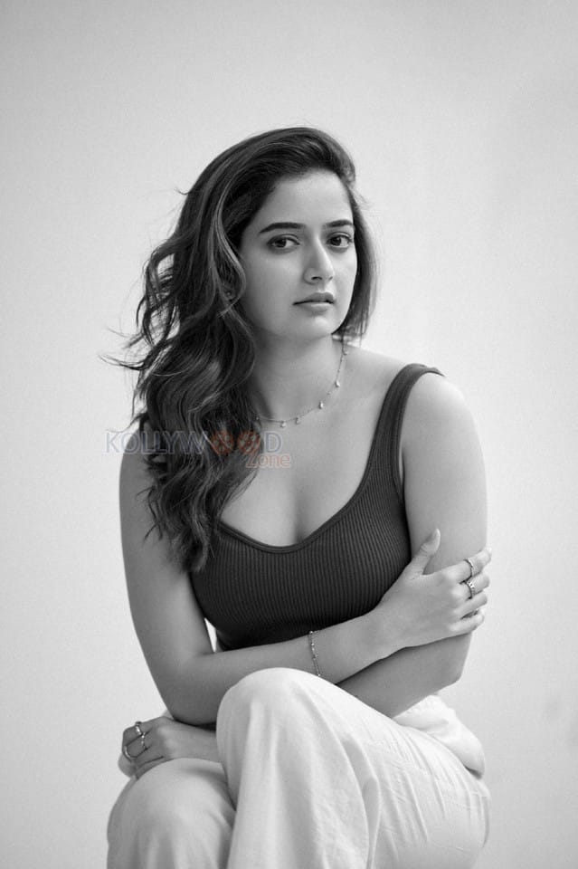 Beautiful Ashika Ranganath in a Crop Top Black and White Pictures 05