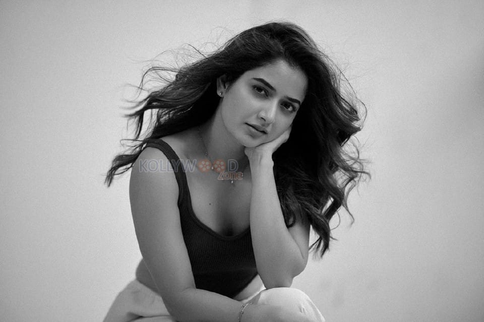 Beautiful Ashika Ranganath in a Crop Top Black and White Pictures 06