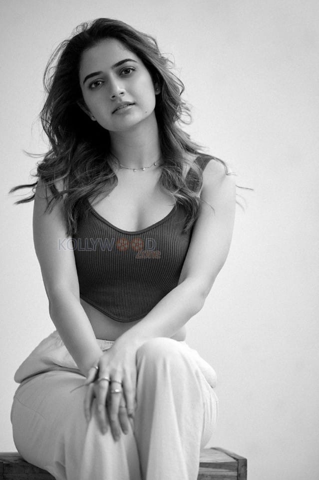 Beautiful Ashika Ranganath in a Crop Top Black and White Pictures 09