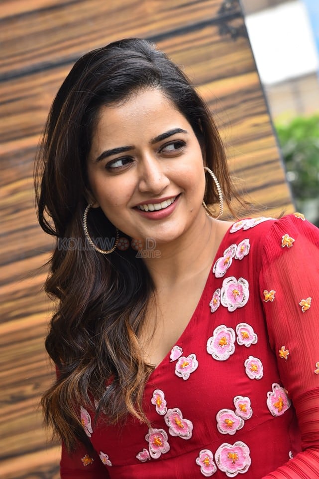 Beautiful Heroine Ashika Ranganath at Naa Saami Ranga Interview Pictures 01