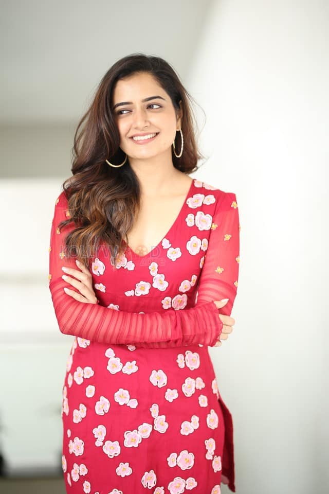 Beautiful Heroine Ashika Ranganath at Naa Saami Ranga Interview Pictures 18